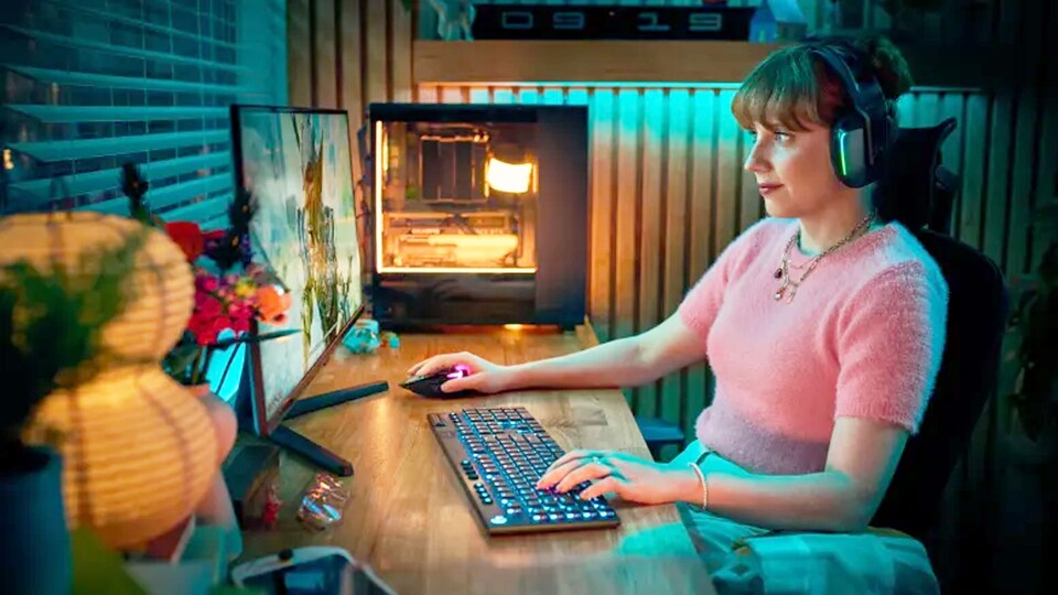 Habt ihr noch andere Logitech Geräte wie die legendäre G502 Maus, dann könnt ihr die Beleuchtung zwischen den Geräten synchronisieren.