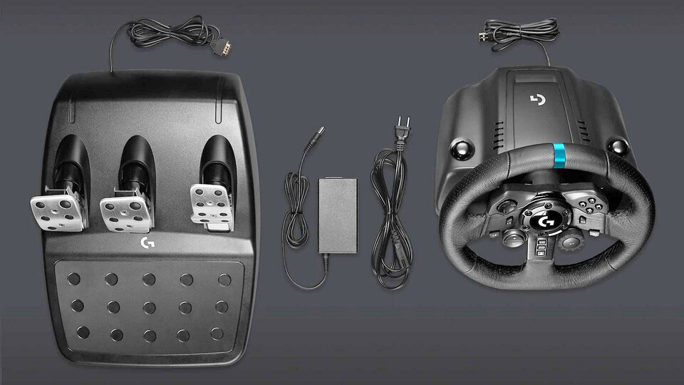 Im Lieferumfang sind das Lenkrad und die Pedale enthalten. Wollt ihr statt der Schaltwippen einen Schaltknauf nutzen, könnt ihr euch den einfach dazubestellen.