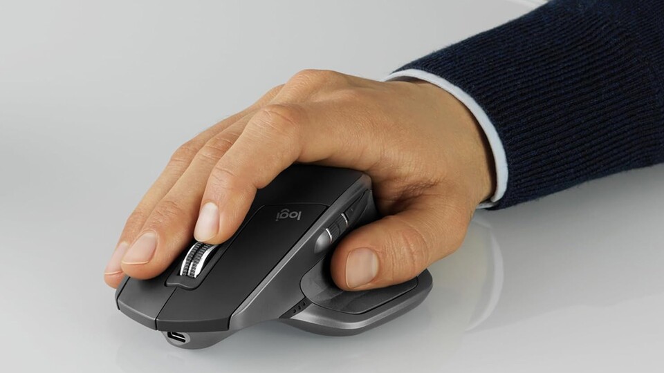 Ergonomisches Design trifft auf punktgenaue Darkfield-Abtastung – die Logitech MX Master 2S funktioniert sogar auf Glasflächen zuverlässig.