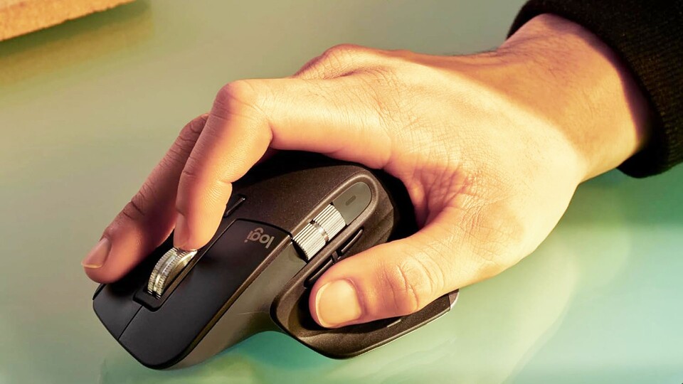 Die leisen Tasten und die Mausräder aus Metall verleihen der MX Master ein hochwertiges Gefühl beim Bedienen.