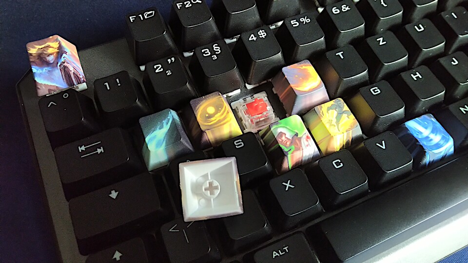 Ich benutze die neuen Keycaps auf einer Tastatur mit dem Stempel-System von Cherry.