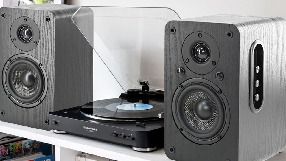 Auch bei der Unterstützung von den wieder in Mode kommenden Plattenspielern liefer die Lautsprecher gute Dienste.