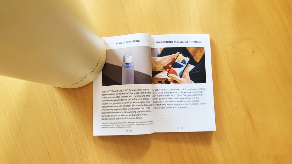 Der Hersteller warnt beim Nutzen einer Glasflasche davor, nicht direkt ins UV-Licht zu schauen, wenn der Reinigungsprozess läuft
