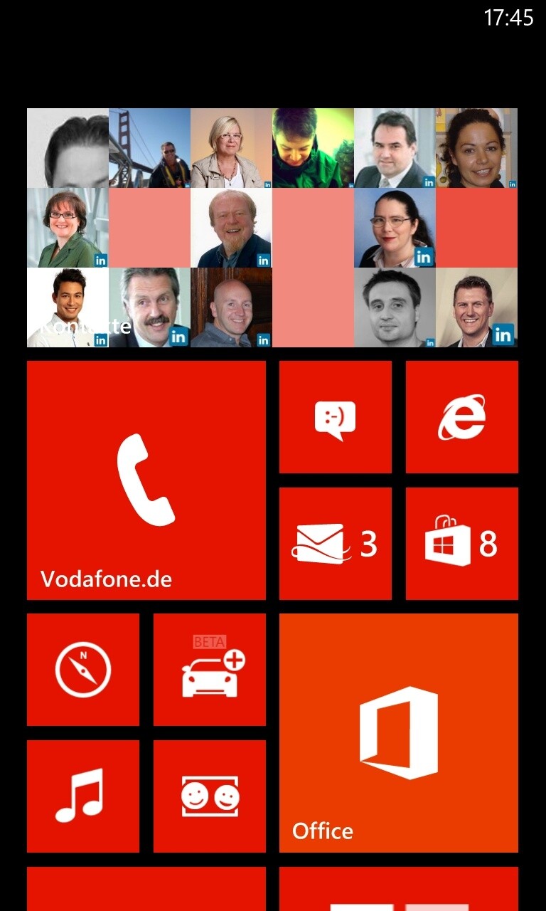 Gegenüber Windows Phone 7 erlaubt Windows Phone 8 unterschiedliche Kachelgrößen auf dem Home-Screen, aber weiter keine Ordner.