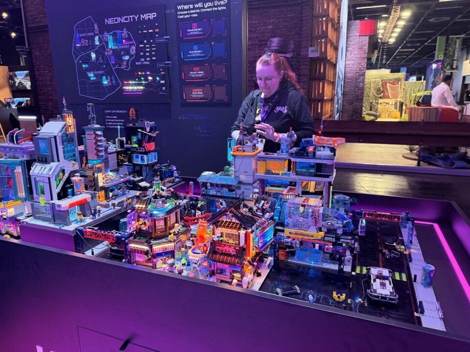 In Halle 10.1 findet ihr am Stand 080 Lumibricks. Heuer haben sie alles dabei, was Fans von Cyberpunk begeistern wird.