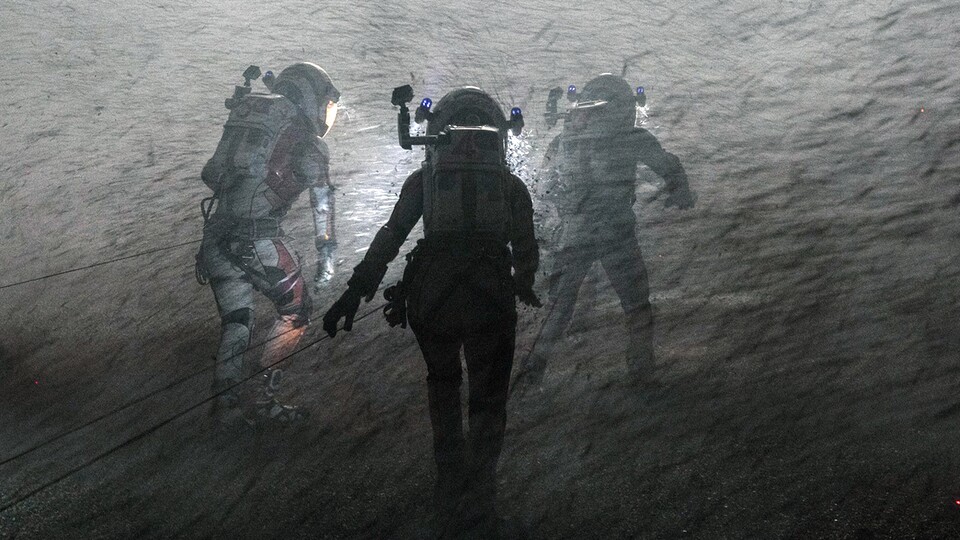 Die Crew kämpft sich durch einen Sandsturm; Mark Watney geht dabei verloren. (Bildquelle: 20th Century Fox)