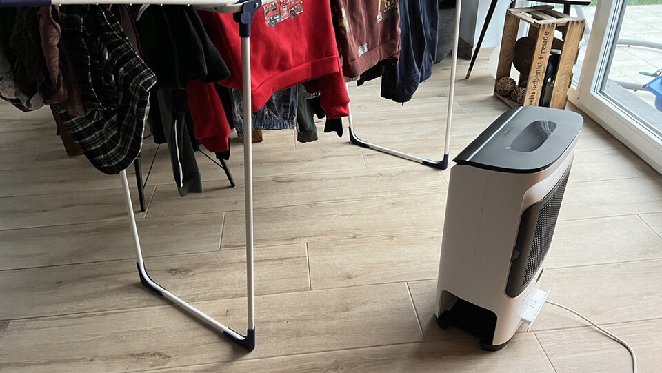 Auch Wäsche lässt sich mit dem Meaco DD8L Pro gezielt trocknen – sowohl im Garten als auch zuhause.