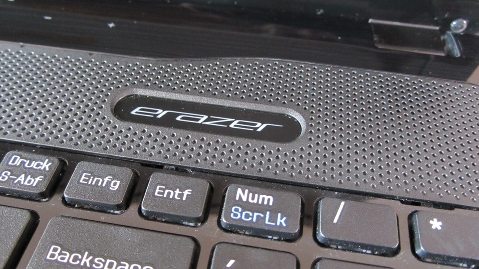 Der Tastatur merken wir den Kampfpreis des Erazer X6815 an.
