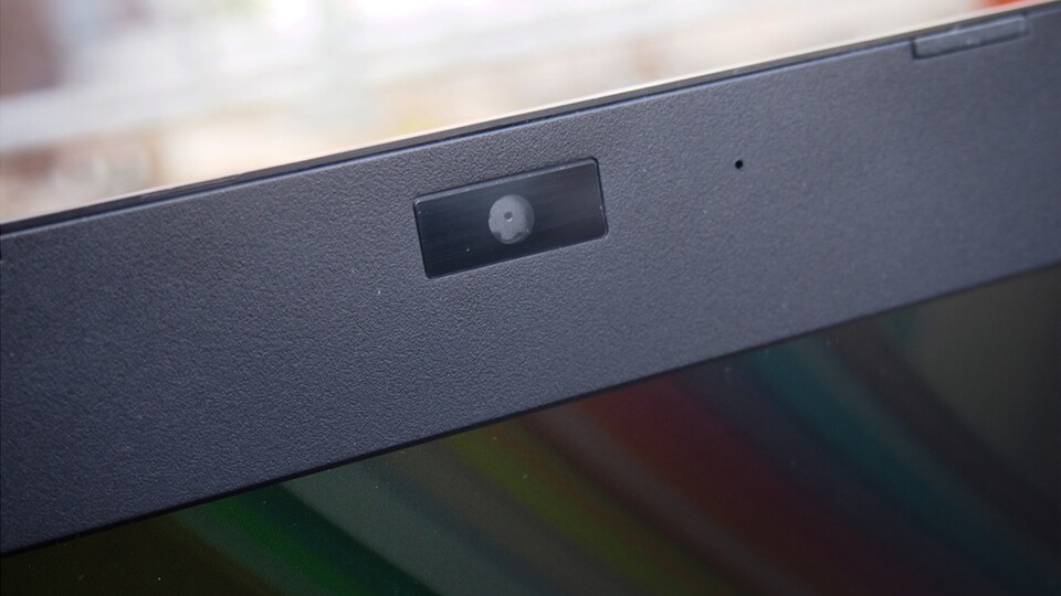 Im Displayrahmen ist eine 3,0-Megapixel-Webcam untergebracht.