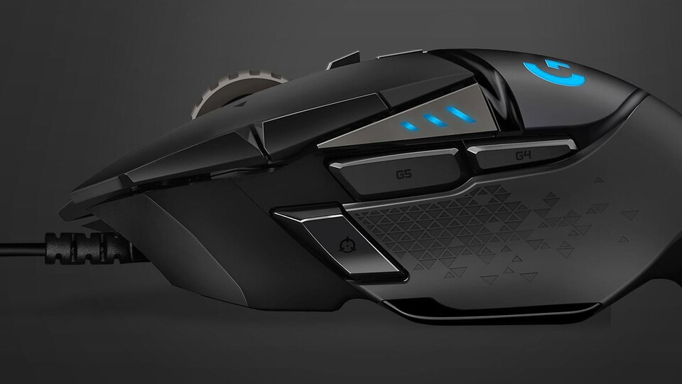 Die G502 hat bestimmt jeder schon einmal irgendwo auf einem Schreibtisch gesehen. Die unverkennbare Maus erfreut sich großer Beliebtheit unter Spielern.