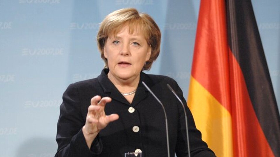 Angela Merkel verlangt von Konzernen wie Facebook und Google, die Nutzerdaten monetarisieren, Steuerzahlungen.