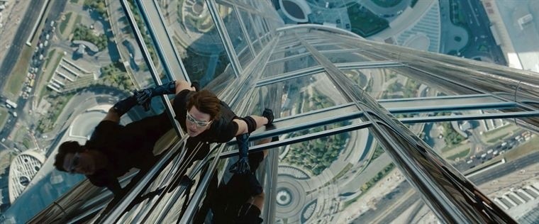 Beeindruckend: Tom Cruise hat die Stunts am Hochhaus Burj Khalifa in schwindelnder Höhe selber gedreht.