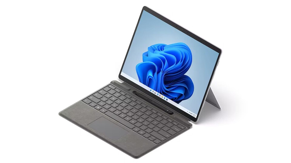 Durch den Kickstand und die optional erhältliche Tastatur bietet das Surface Pro 8 Komfort auf höchstem Niveau