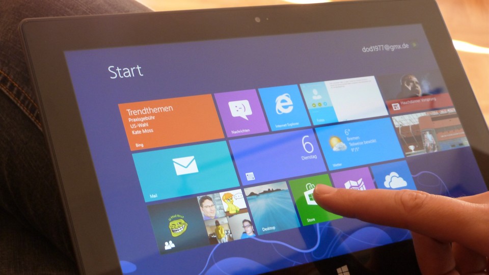 Das Microsoft Surface RT hat ein 10,6 Zoll großes Display, einen Tegra-3-Prozessor, 2,0 GByte Arbeitsspeicher sowie einen USB-Anschluss und ist mehr PC als alle anderen bisher erhältlichen Tablets.