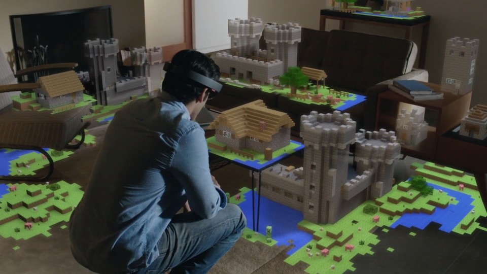 Microsoft nutzte Minecraft auch, um seine Augmented-Reality-Brille HoloLens zu präsentieren. Die ist im Praxistest allerdings weit weniger faszinierend als auf diesem Bild, weil ihr Sichtfeld sehr schmal ausfällt - ungefähr so, als würde man durch das Visier eines Ritterhelms schauen.