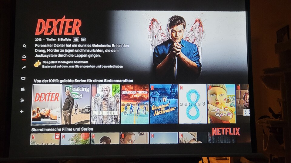 Gutes Bild, aber nicht ganz so scharf. Die Farben sind übersättigt.