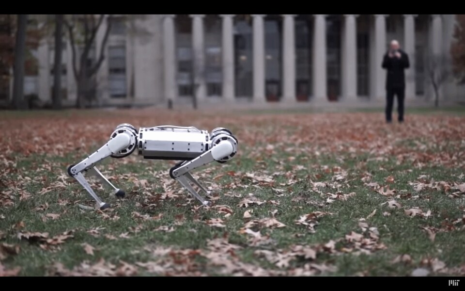 Der Mini-Cheetah ist der erste vierbeinige Roboter, der einen Rückwärtssalto machen kann.