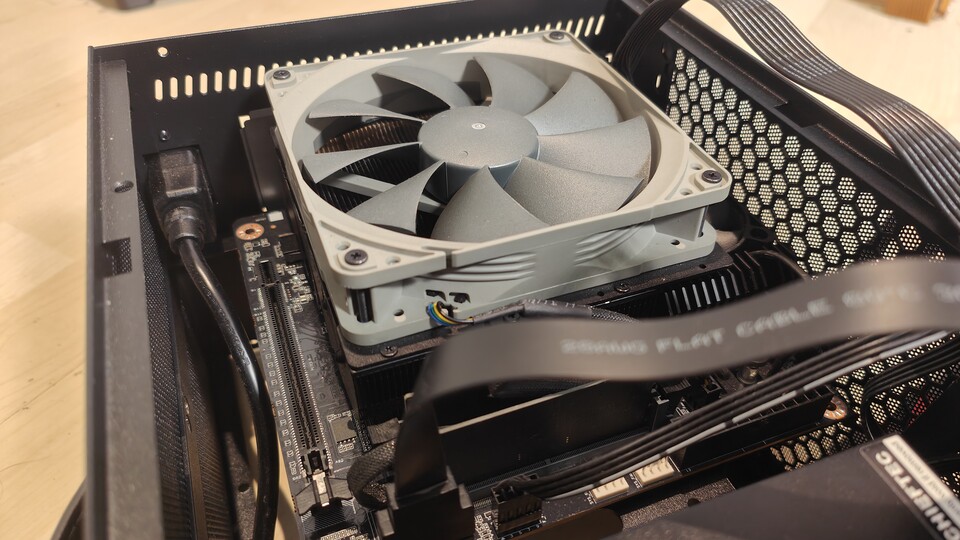 Ein wichtiges Learning beim Basteln: Spart nicht am Gehäuse. Gerade wenn es so eng ist, sorgt eine gute Verarbeitungsqualität sowie ein intelligenter Gehäuseaufbau für deutlich weniger Stress.