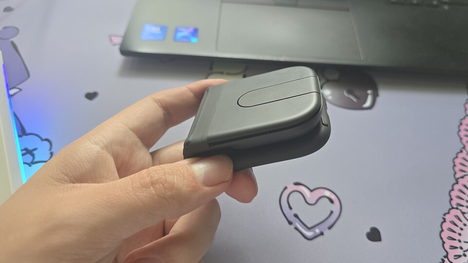 Zusammengeklappt lässt sich die Mobi Fold von Logitech bequem mitnehmen. (Bildquelle: GameStar Tech Aaron Hofmann)