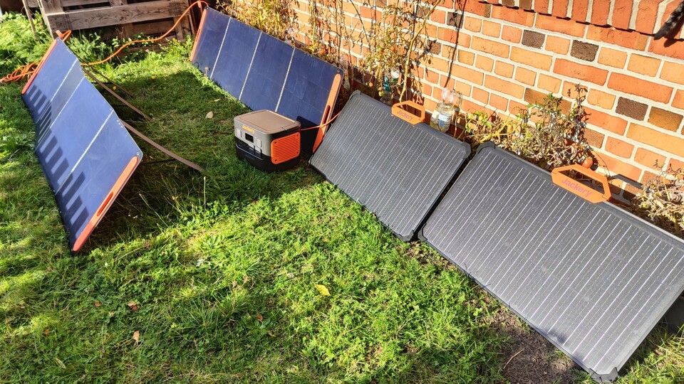 Eine kleine Sammlung faltbarer Solarmodule, die sich im Zweifel auch zur Erweiterung des Sunshare Balkonkraftwerkes eignen, das System ist da flexibel.