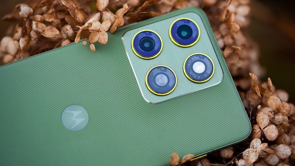 Gestochen scharfe Details sind euch sicher dank Triple-50-MP-Kamera und intelligenter moto ai Bildoptimierung.