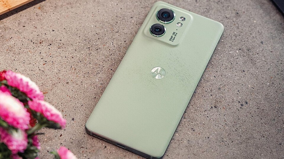 Zwar ist Schwarz die inoffizielle Signaturfarbe von Motorola, aber wahlweise ist das Edge 40 auch in Grün verfügbar.