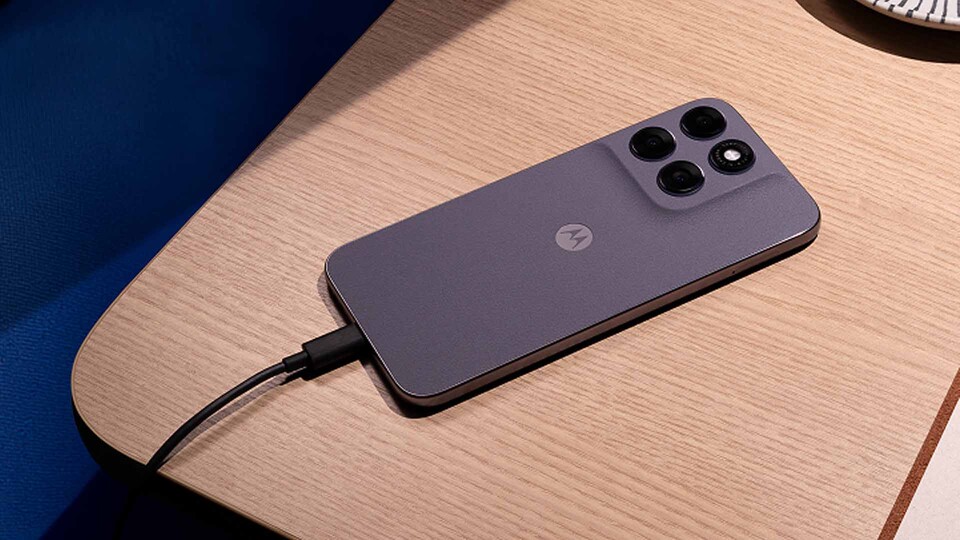 Blitzschnell im 5G-Netz unterwegs und ein echter Dauerläufer im Alltag: Der 5100-mAh-Akku des Motorola Moto g67 hält bis zu 37 Stunden durch.