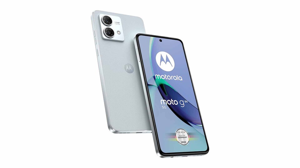 Mit veganem Kunstleder und einer schlichten Kamerainsel auf der Rückseite gibt das Handy optisch eine Menge her.