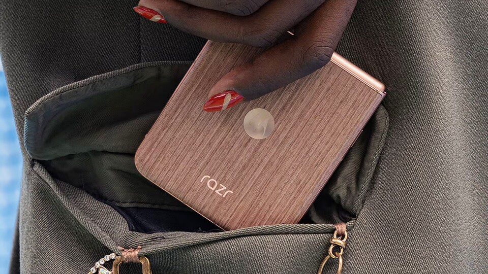 Im schicken Mountain Trail Design ist das Motorola razr 60 Ultra auch ein richtiger Hingucker!