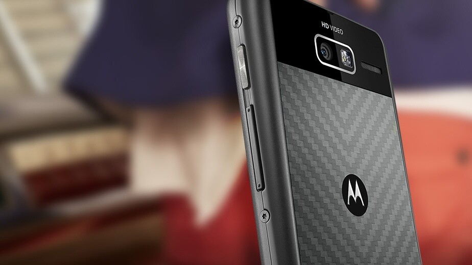 Die Rückseite besteht aus Motorola-typischem Kevlar.