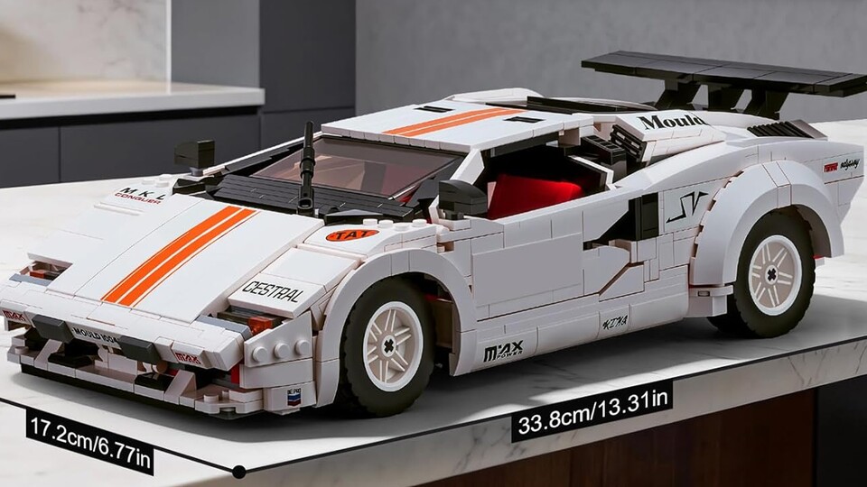 Der Lamborghini Countach aus Klemmbausteinen schaut dem Original wirklich verflixt ähnlich.