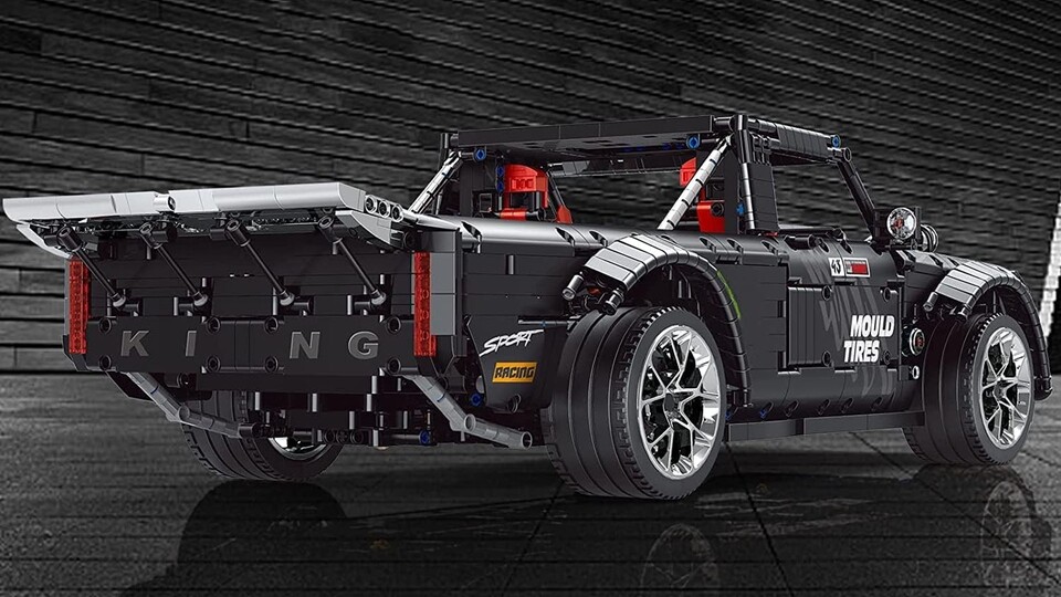 Das Heck ist dank des NASCAR-inspirierten Spoilers mindestens so ikonisch wie die Front des Fahrzeugs.