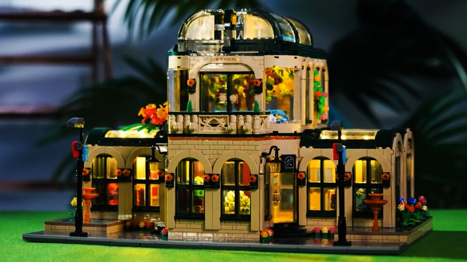 Wirklich schön: Das modulare Gewächshaus von Mould King kommt im Dunkeln besonders gut zur Geltung.