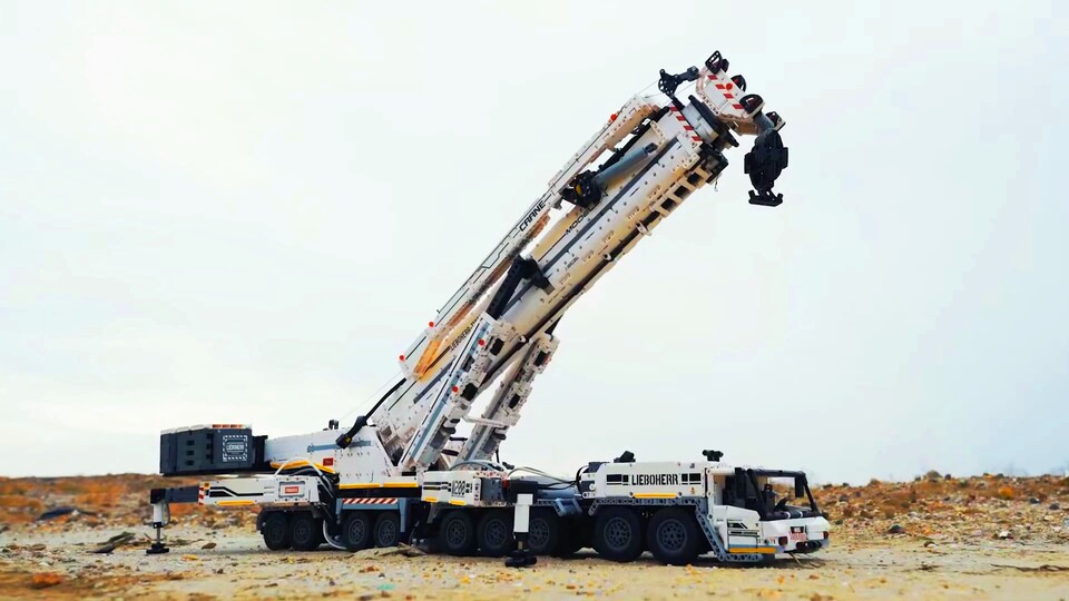 Der massive Teleskopausleger mit drei Stufen kann eine Gesamthöhe von 160 cm erreichen!