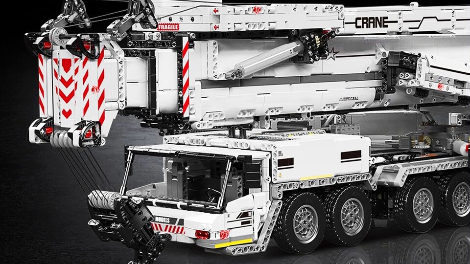 Dieser gigantische Lastkranwagen wird im ausgefahrenen Zustand bis zu 160 cm hoch!