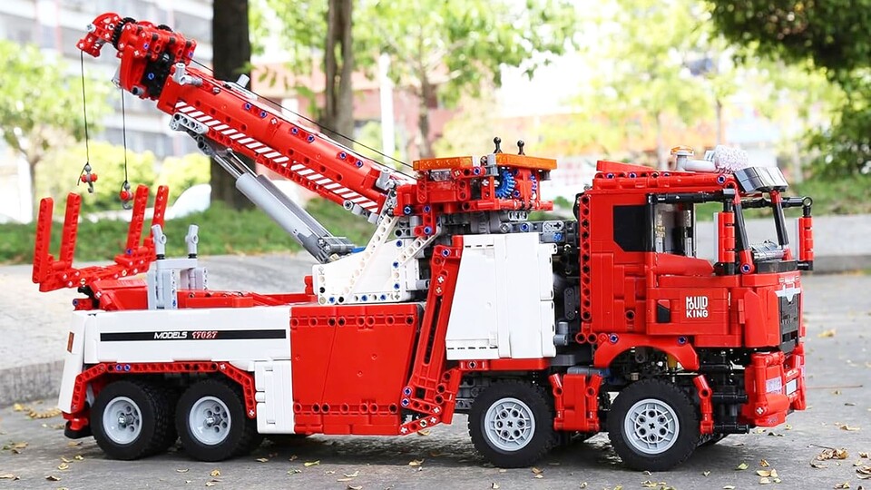 Dieses Prachtstück aus knapp 5.000 Teilen bietet nicht nur jede Menge Bauspaß, sondern begeistert auch mit vielen Spielfunktionen.