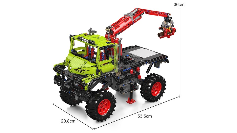 Die Ausmaße des Modellbau-Unimogs sind gewaltig und auf der Ladefläche ist genug Platz, um jede Menge Material zu transportieren.