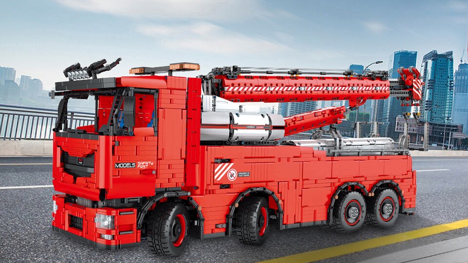 Durch die doppelte Vorderachslenkung hat das Ungetüm trotz seiner enormen Größe einen erstaunlich kleinen Wendekreis.