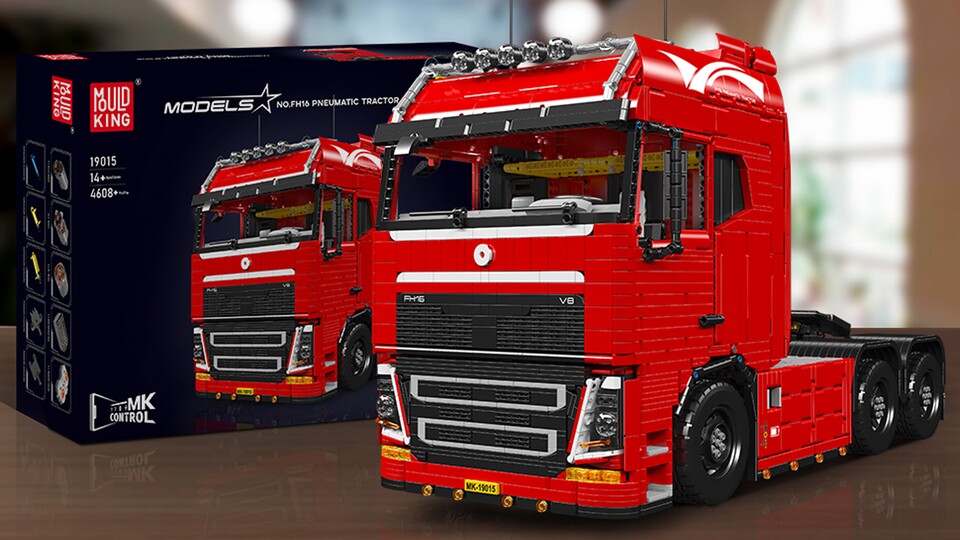 Die Zugmaschine verfügt über eine detaillierte Innenausstattung und ein Lenkrad, das jede Lenkbewegung realistisch widerspiegelt.