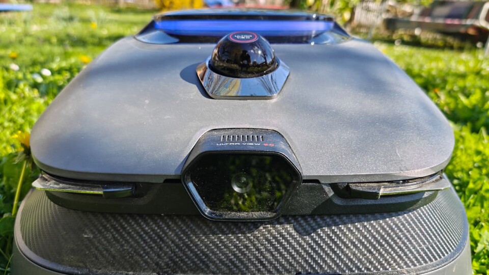 Maximale Präzision ohne Kabel: Der MOVA LiDAX Ultra 1200 nutzt 3D-LiDAR für eine zentimetergenaue Navigation im Garten.