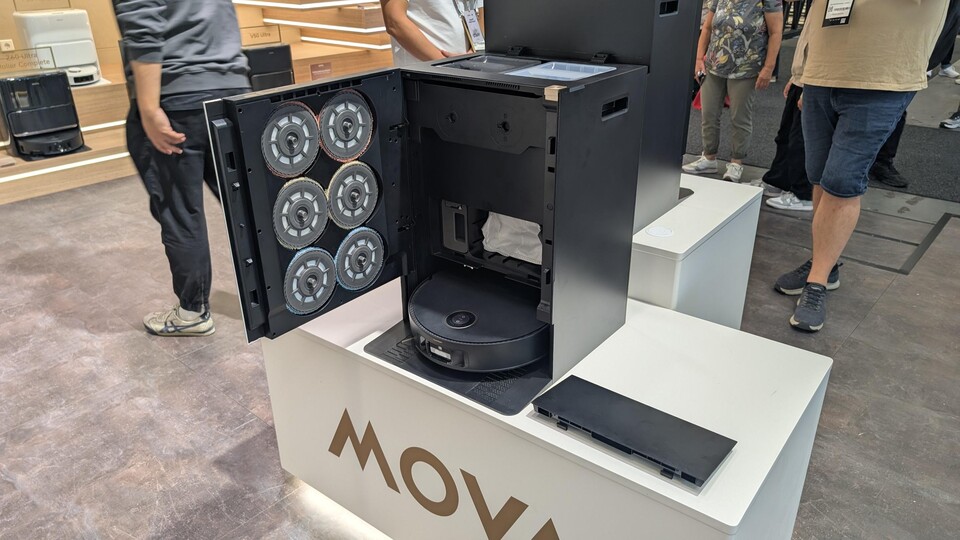 Dieser Saugroboter besitzt ein ausgeklügeltes Mopp-Wechselsystem. (Bildquelle: Mirco KämpferGameStar Tech)