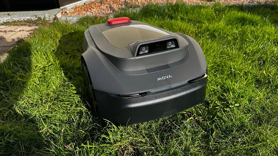 Da der ViAX 250 nur mit Kameras arbeitet ist er nachts blind und er fährt nicht aus seiner Station. So besteht die Gefahr nicht, dass man Tiere in seinem Garten ernsthaft verletzt oder verschreckt.