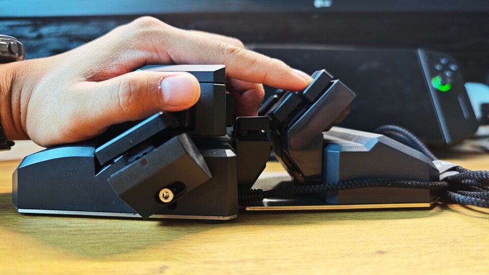 Das Add-On mit zusätzlichen Tasten löst das Problem mit den wenigen Tasten, kostet aber extra.