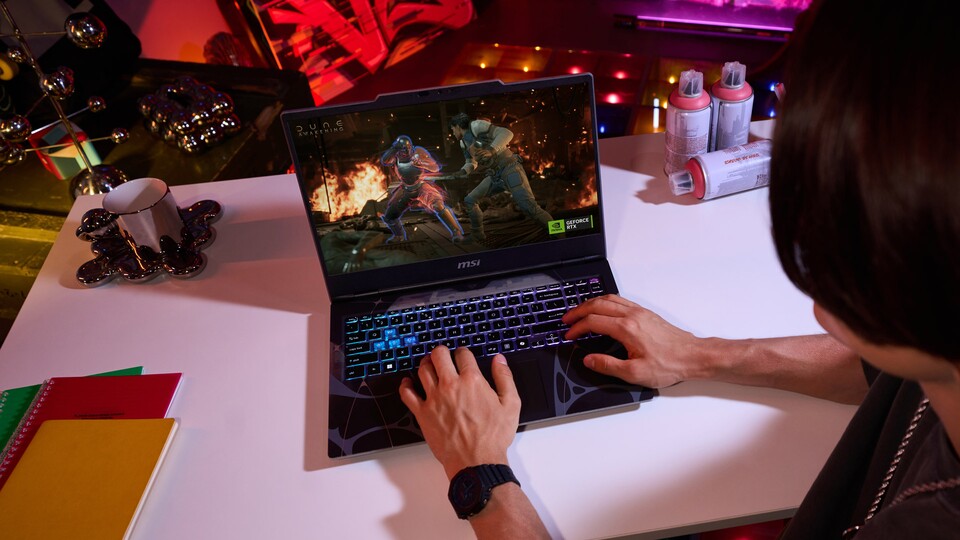 Die neuen Cyborg-Laptops sind mit futuristischem Look und transparenten Gehäuse-Elementen ein echter Blickfang.