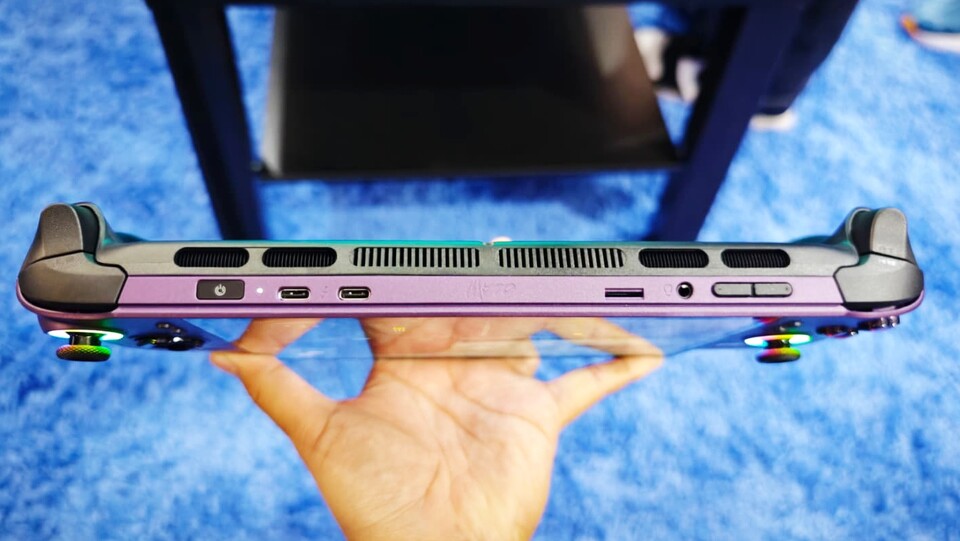 Die Power-Taste hat einen Fingerabdrucksensor integriert und ein Micro-SD-Express-Kartenleser ist ebenfalls an Bord. (Bildquelle: Duy Linh DinhGameStar Tech)