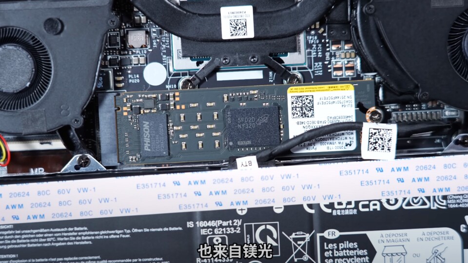 Die SSD besitzt das gängige 2280-Format. (Bildquelle: 会弹钢琴的疯疯 über YouTube)