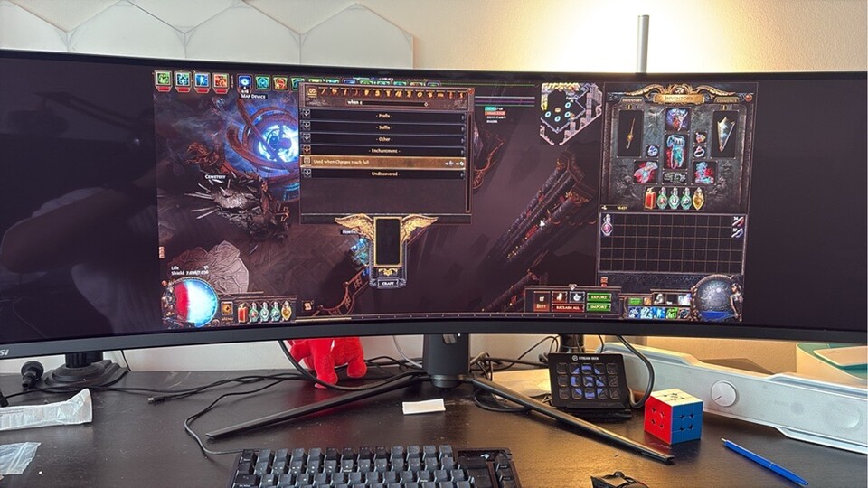 Alles auf einen Blick: Allein die Tatsache, dass nicht mehr drei Standfüße meinen Schreibtisch vollstellen, macht die Anschaffung schon so wertvoll!