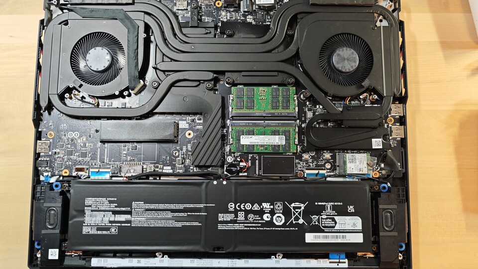 Bei der Kühlung der leistungsstarken Komponenten verzichtet MSI auf eine Vapor Chamber.