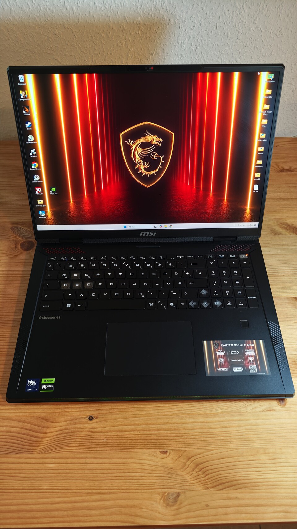 Vom Display-Cover abgesehen, besteht das Raider HX aus Kunststoff.