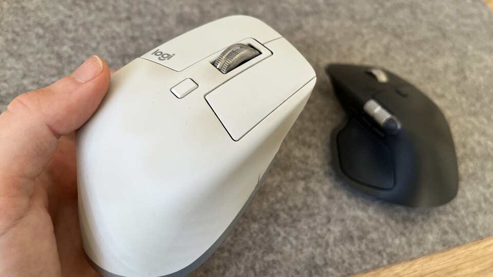 Das Gummigehäuse der Master 3S verfärbt sich durch Schweiß.